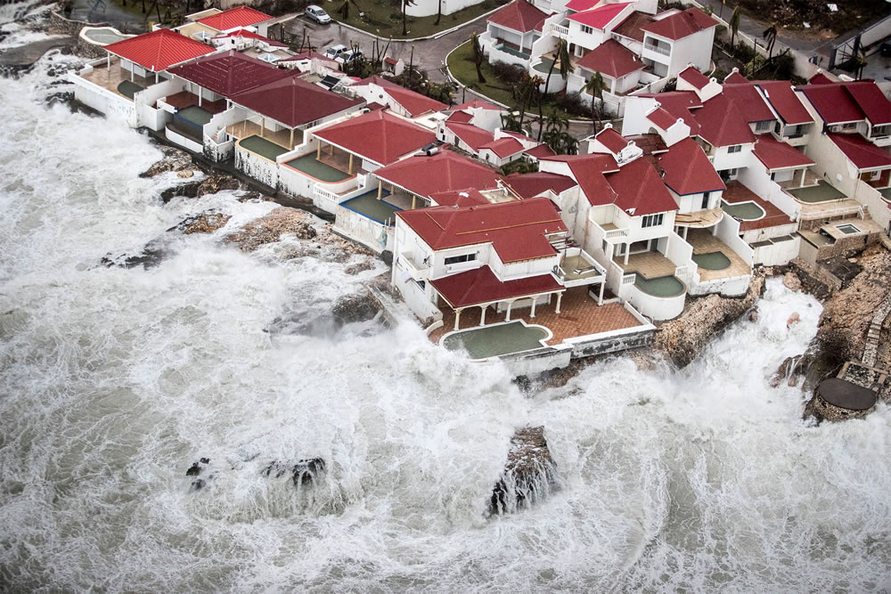 Kasırgada zarar gören Porto Riko'nun telekomünikasyon ağları 954 milyon dolara yenilenecek