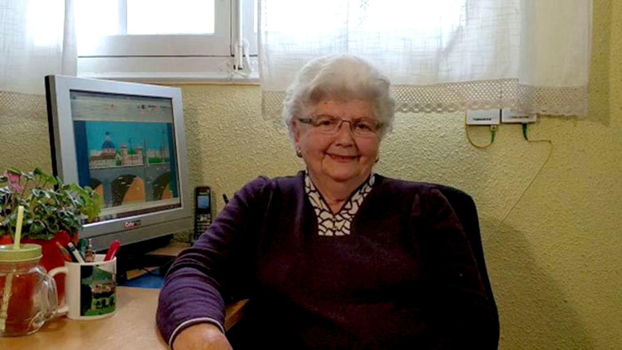 Microsoft Paint'le harika çizimler yapan 87 yaşındaki büyükanne fenomen oldu