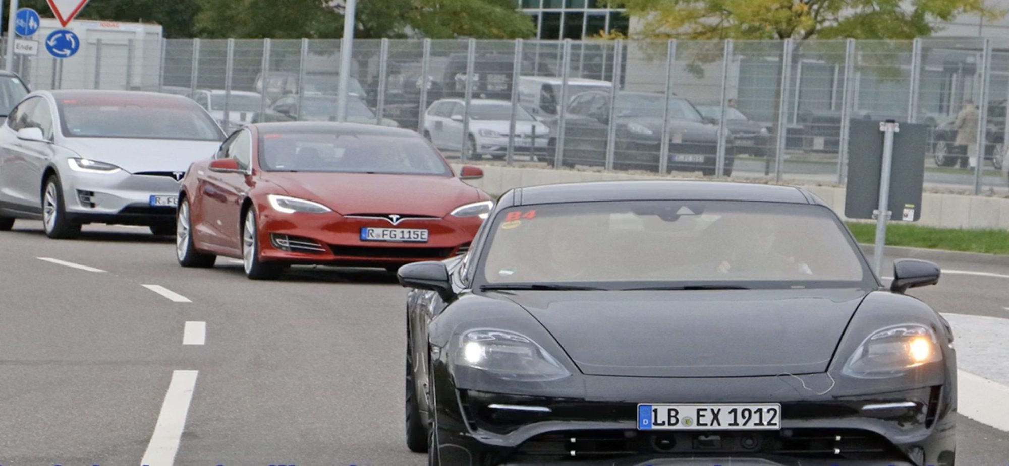 Porsche: 'Tesla bizim için kıstas değil'