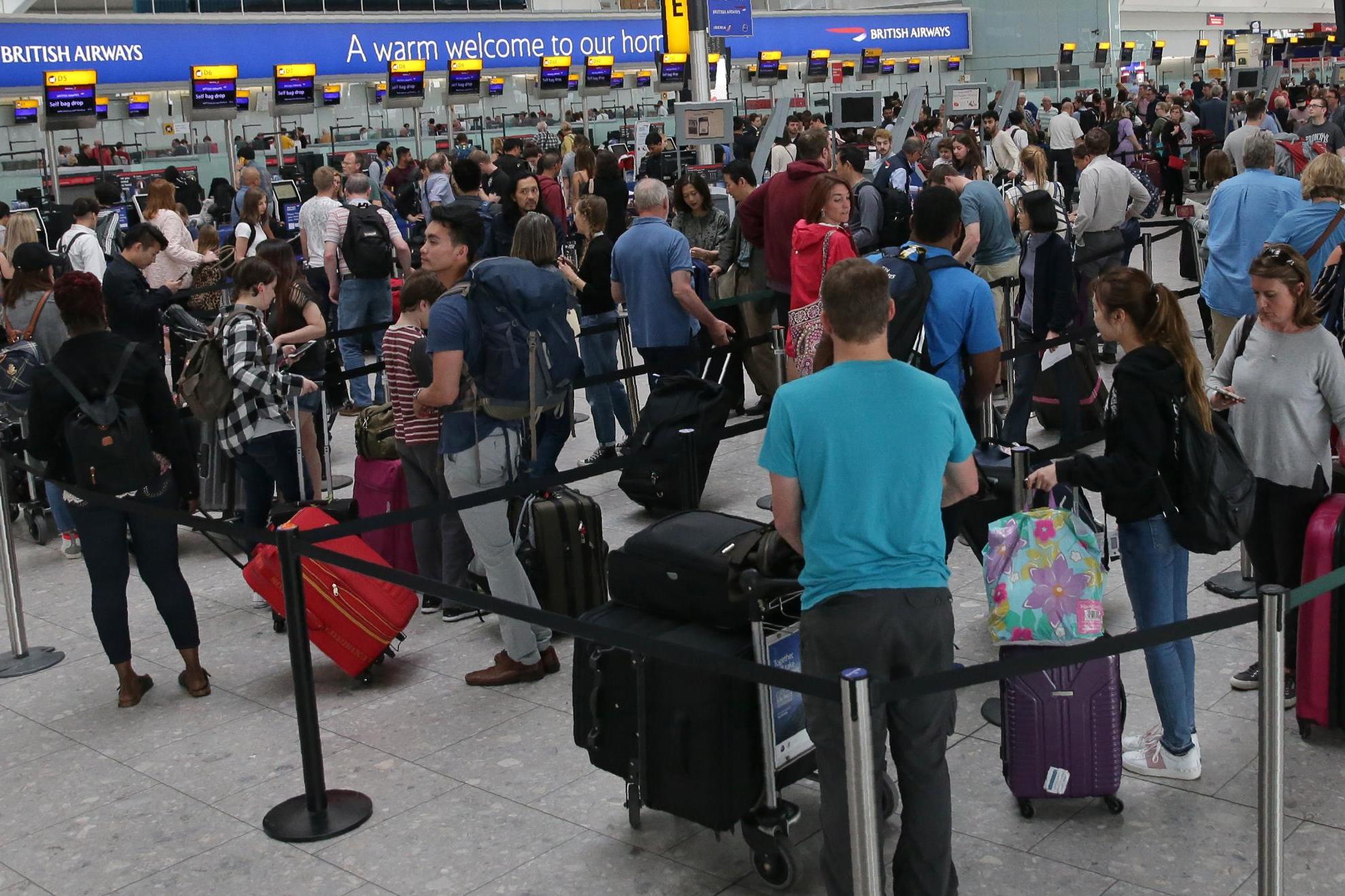 Hava trafik kontrol sistemi bozuldu, Avrupa'daki uçuşların yarısı etkilendi