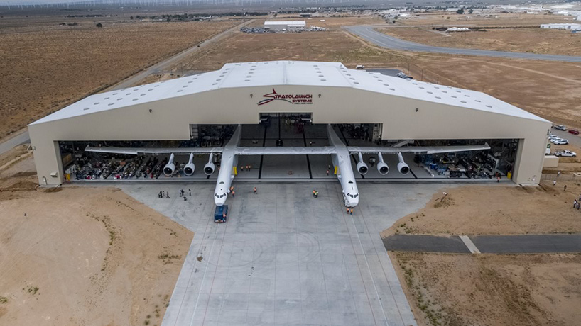 Dünyanın en büyük uçağı 'Stratolaunch', ilk kez havalanmaya hazırlanıyor