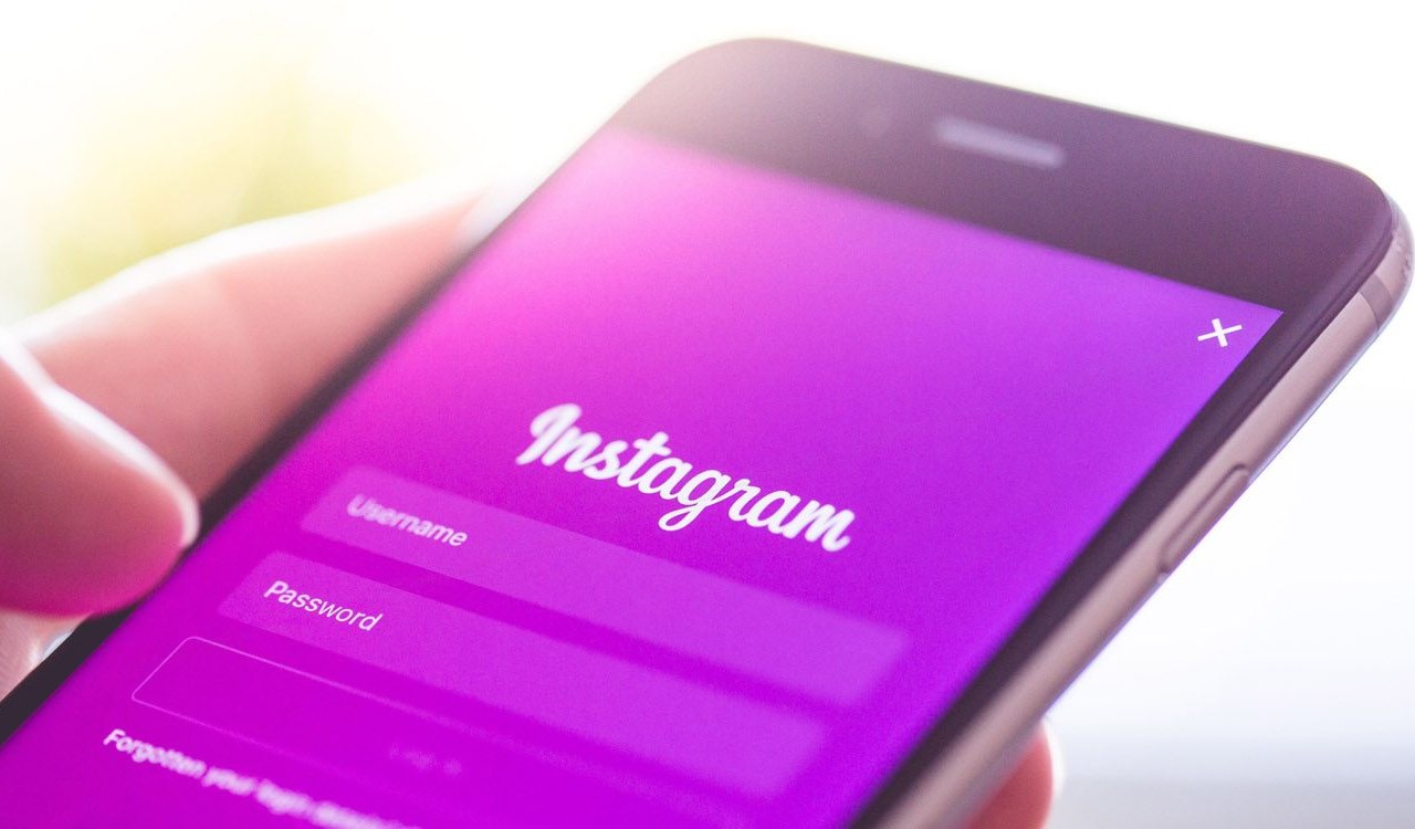 Instagram Hikayelerine artık aynı anda birden fazla fotoğraf ve video yüklenebiliyor