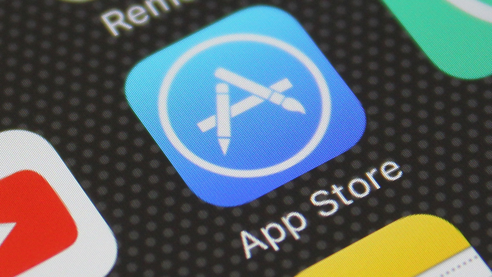 Apple'dan geliştiricilere uyarı: Uygulamalar Temmuz ayına kadar çentikli iPhone X'u desteklemeli