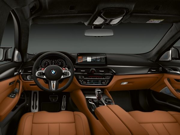 BMW, 625 beygirlik yeni M5 Competition modelini tanıttı