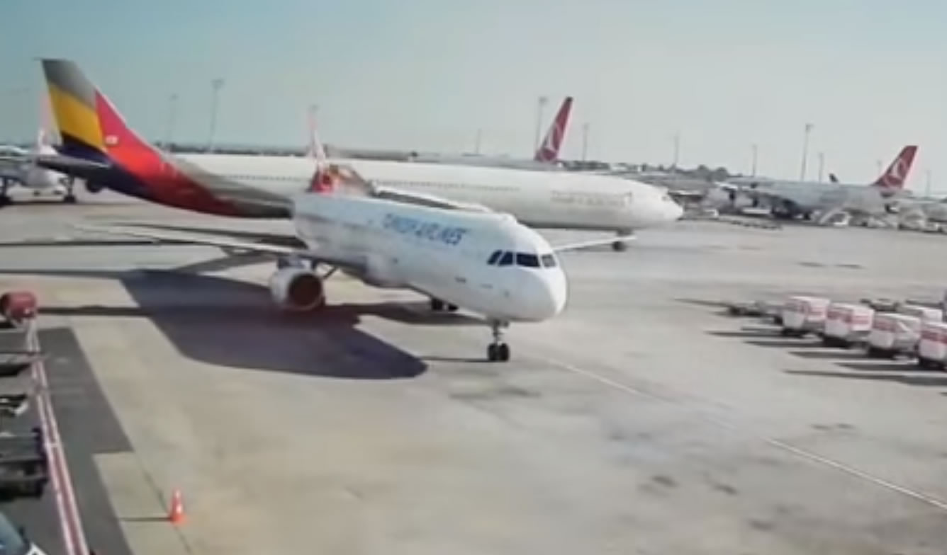 Atatürk Havalimanı apronunda uçak kazası [video]